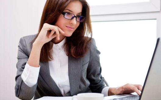 久坐對白領的5大傷害 避免久坐傷害的方式方法