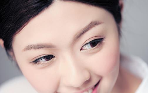 警惕雙眼皮貼的危害 可使皮膚失去彈性