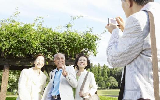 老年人選擇去旅游 準(zhǔn)備旅游需要注意的十個(gè)地方