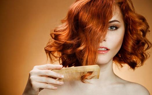 年輕人長(zhǎng)白發(fā)的心理危害 日常養(yǎng)發(fā)護(hù)發(fā)小妙招