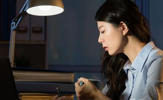 經常熬夜對身體的危害 防止熬夜的3種方法