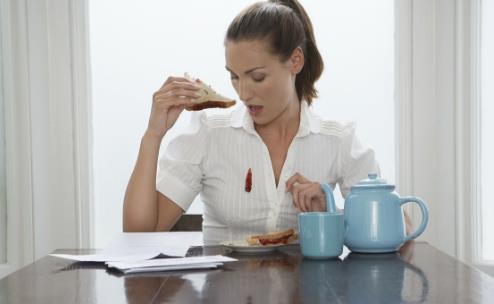 衣服沾上車厘子汁的清洗法 陳舊衣服紅酒漬應對辦法