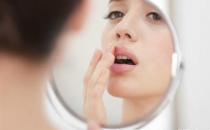 快來get唇部護理3不要法則 遠離護唇六大護理誤區