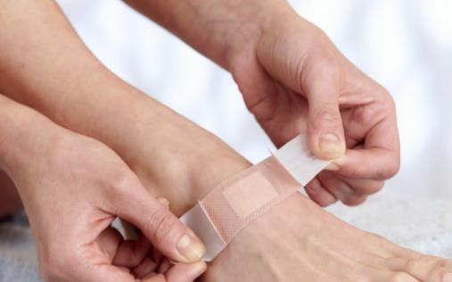 出現(xiàn)受傷流血及時(shí)的止血很重要 止血常見(jiàn)的四種方法