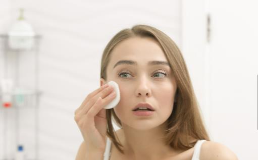 想要臉上不長痘 卸妝一定要做好