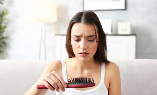 當代壓力大脫發的人越來越多 冬日防禿的日常妙招