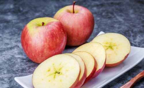 這樣吃蘋(píng)果,營(yíng)養(yǎng)增加三成!但100%的人都吃錯(cuò)了