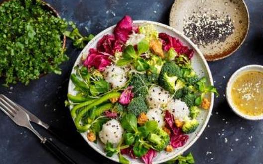 想要吃沙拉減肥 一些熱量大坑一定要避開