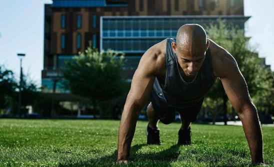 做俯臥撐的10個技巧 俯臥撐的8種練習方式