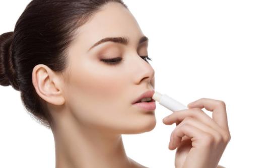 冬季嘴唇容易干裂 日常護唇要點還你嘟嘟嫩唇