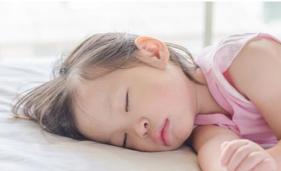 睡得好好的突然感覺一腳踩空 專家?guī)憬颐剡@種癥狀的原因