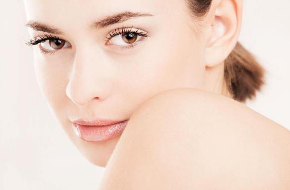 怎么選擇適合自己的護(hù)膚品?各年齡段皮膚護(hù)理要點(diǎn)知識(shí)