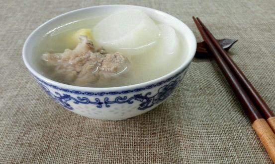 豬骨頭湯美味營養又滋補 補鈣補鐵抗衰老可以多喝