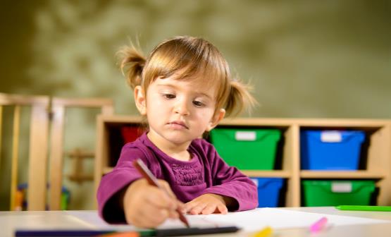 把握成長關鍵時期培養寶寶創造力 父母要多讓寶寶自己做主