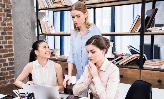 職場菜鳥必學的社交禮儀 這些行為會讓你被職場邊緣化