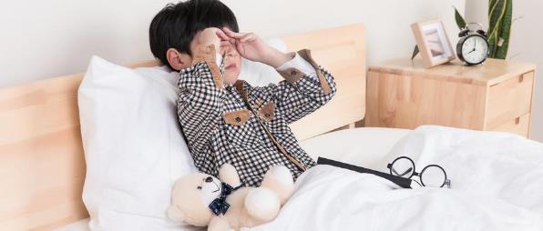 西安普瑞眼科提醒您:疫情宅家,孩子異物入眼應該怎么處理?