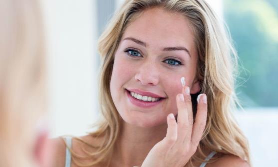 辦公室內的肌膚殺手有哪些 辦公室OL日常護膚技巧