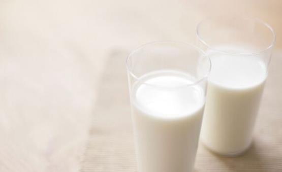 牛奶喝法不對會讓健康大打折扣 應當因人而異適度適量