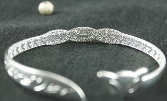 如何正確處理發黑銀飾