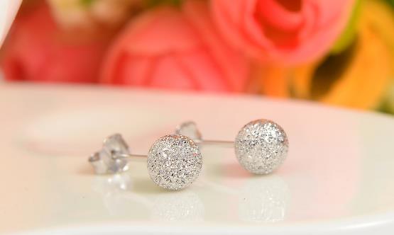 如何正確處理發黑銀飾