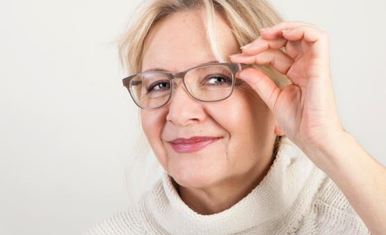 老人選配老花鏡的五大注意事項