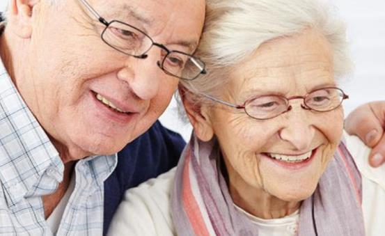 出現(xiàn)眼花就可配鏡不要拖延 戴老花鏡要謹(jǐn)記四個(gè)誤區(qū)