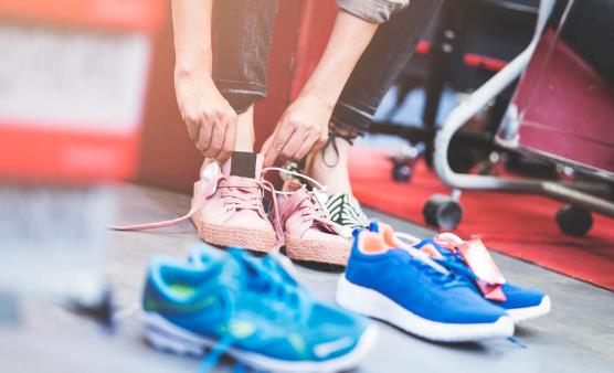 老人挑鞋子有三原則 老人試穿鞋子的最佳時機