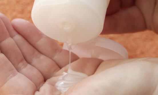 用不完的洗發水別急著扔 洗發水的日常神奇妙用