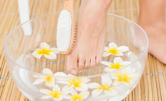 生姜泡腳的具體好處和禁忌 泡腳注意事項