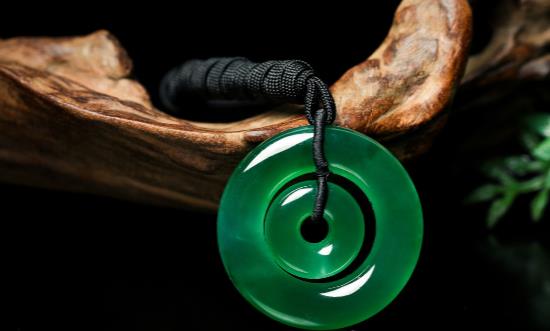 如何選擇和估價翡翠 翡翠的日常清洗與養護