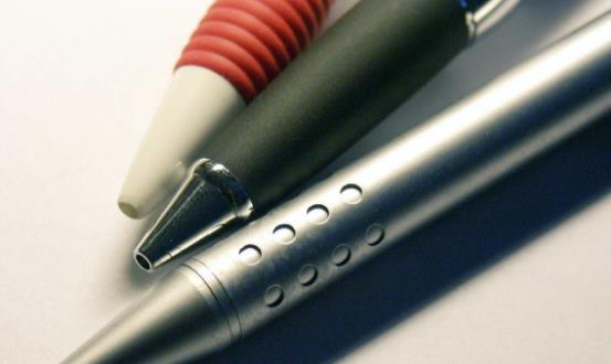 如何才能使圓珠筆寫(xiě)起來(lái)更流暢 衣服上的圓珠筆油怎么洗