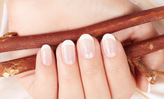 指甲保養(yǎng)也是一門學問 如何處理指甲表面不光滑的情況
