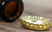 分享通用開(kāi)瓶蓋的小竅門(mén) 讓你不費(fèi)力氣打開(kāi)難以擰開(kāi)的瓶蓋