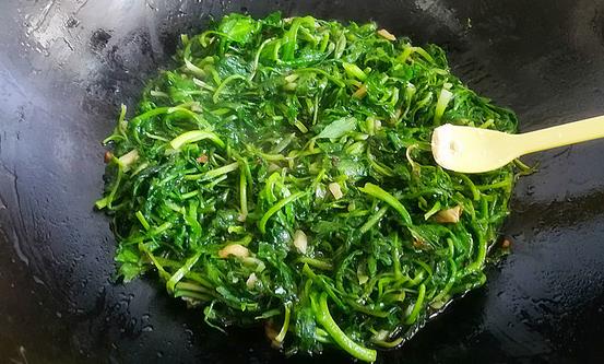 常吃薺菜的8大好處 清爽炒薺菜平肝清熱降壓去脂