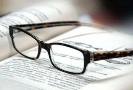 西安普瑞眼科醫(yī)院好嗎?戴眼鏡VS近視手術(shù),四個對比讓你不糾結(jié)