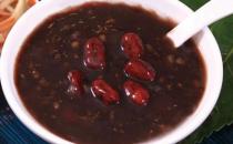 早餐不建議吃哪些食物，不吃早餐的危害：低血糖、胃炎、胃潰瘍