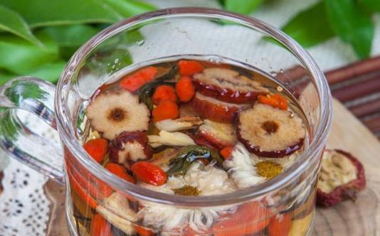 紅棗枸杞泡水喝補血養顏健脾益胃 五類人不適合喝