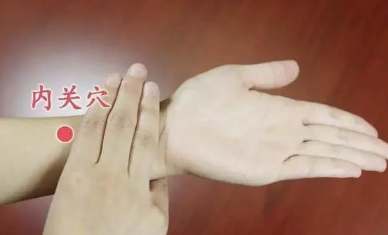 胃疼影響工作和飲食 小妙招來有效的緩解