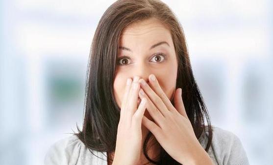 不斷打嗝比較尷尬 八個方法有效止打嗝