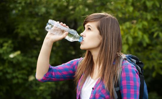 不斷打嗝比較尷尬 八個方法有效止打嗝