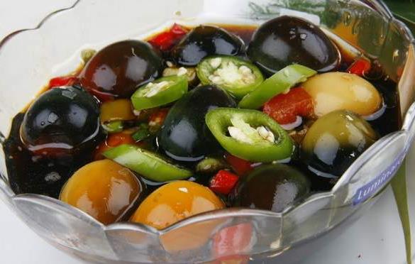 女人不想老太快,4類食物要少吃,3種美容抗衰老的食物可多吃