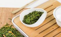 早餐不建議吃哪些食物，不吃早餐的危害：低血糖、胃炎、胃潰瘍