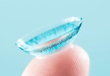 隱形眼鏡上的沉淀物是什么?隱形眼鏡天天戴,眼睛真的會(huì)瞎嗎?