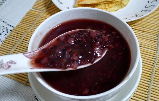 黑米粥有哪些功效與作用?黑米粥養胃嗎?怎么做養腎