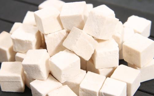 茯苓有酸味和沒酸味的哪個好 茯苓泡水變黑還能吃嗎