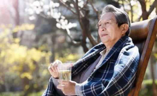 曬背去寒濕的最佳時間 曬背后的排病反應有哪些