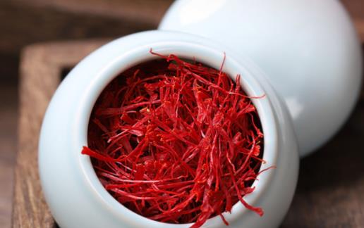 藏紅花用開水泡還是溫水泡 藏紅花每天泡幾根可以天天喝嗎