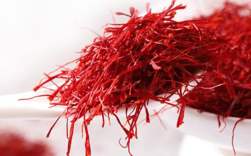 藏紅花用開水泡還是溫水泡 藏紅花每天泡幾根可以天天喝嗎